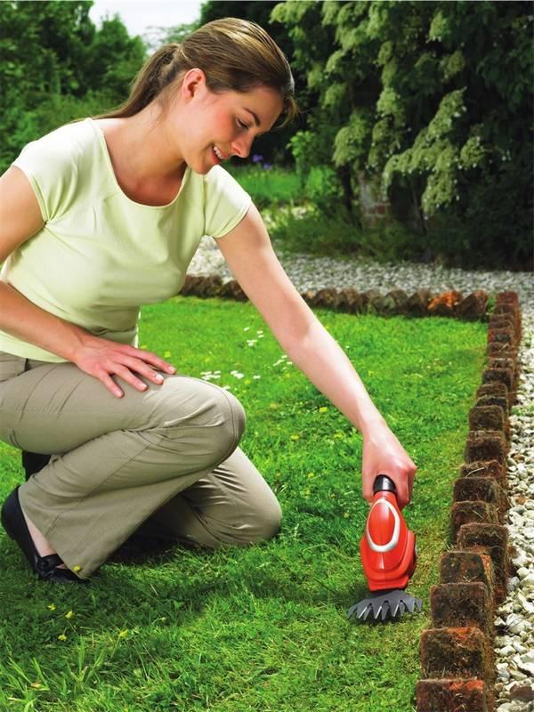 Nůžky na trávu Black-Decker GSL700