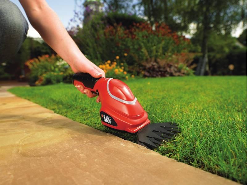 Nůžky na trávu Black-Decker GSL700