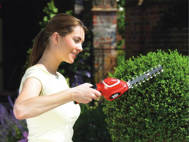 Nůžky na trávu Black-Decker GSL700