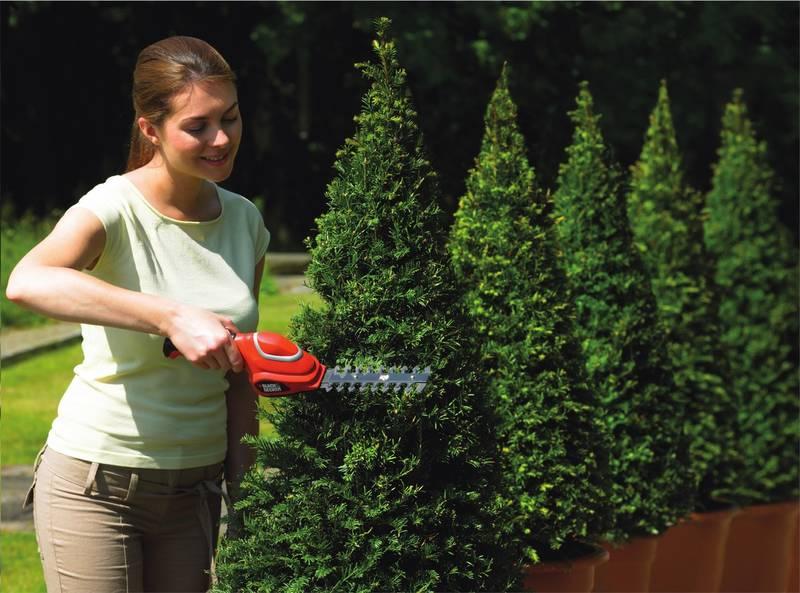 Nůžky na trávu Black-Decker GSL700