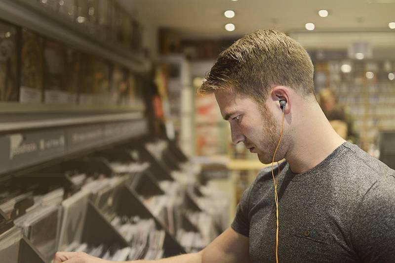 Sluchátka SoundMAGIC ES18 černá oranžová