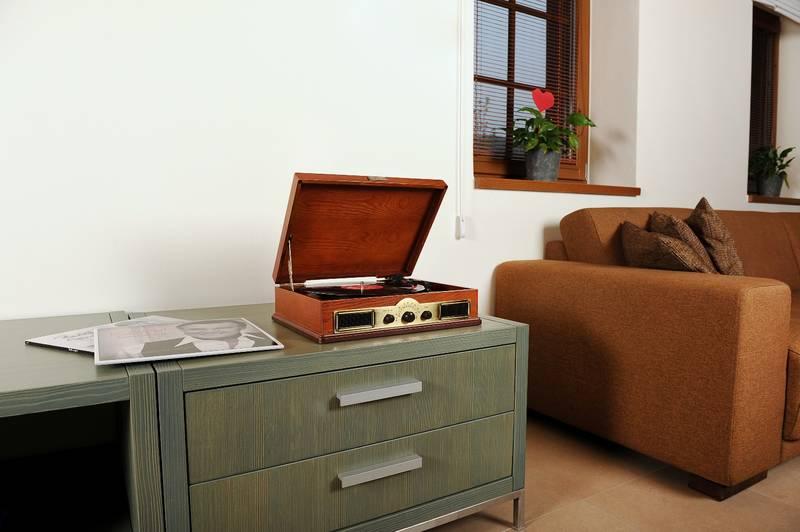 Gramofon Hyundai Retro RT 910 dřevo