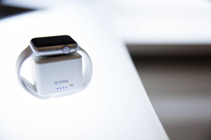 Powerbank ZENS pro Apple Watch bílé
