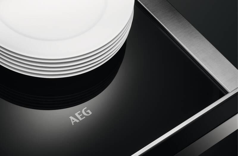 Ohřevná zásuvka AEG Mastery KDE911424B