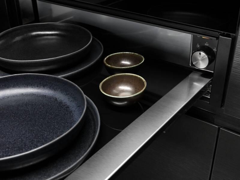 Ohřevná zásuvka AEG Mastery KDE911424B