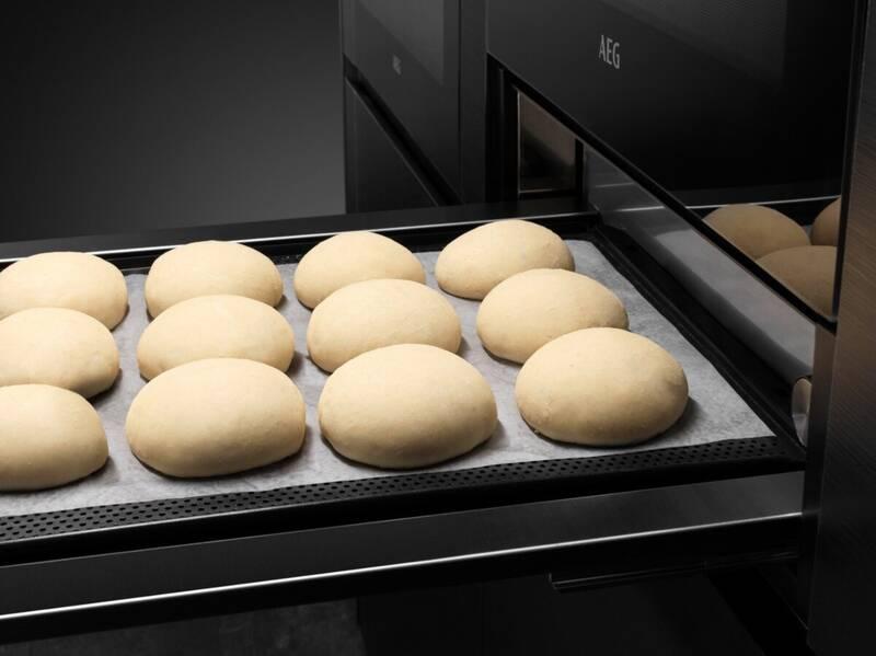 Ohřevná zásuvka AEG Mastery KDE911424B