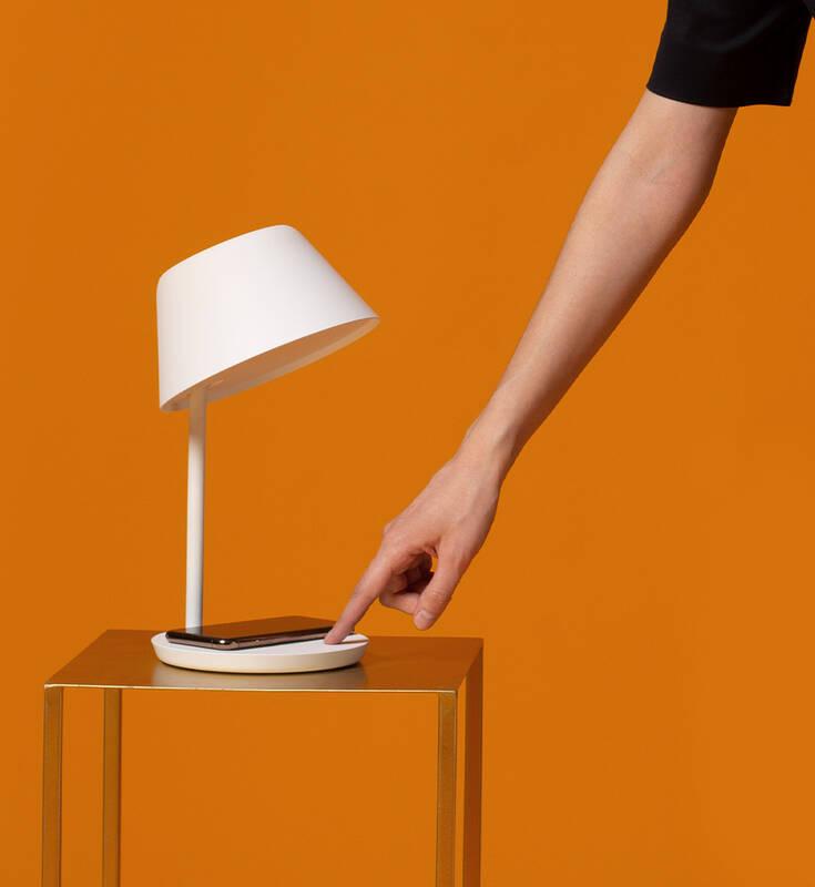 Stolní LED lampička Yeelight Staria Bedside Lamp Pro s bezdrátovým nabíjením bílá