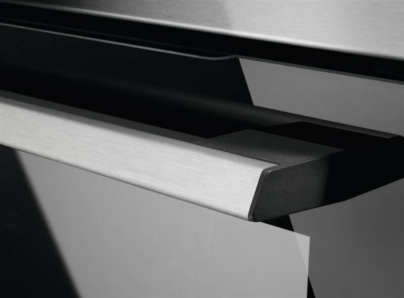 Trouba Electrolux EOC8P31X nerez