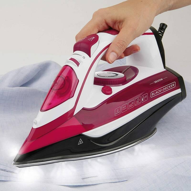 Žehlička Black Decker BXIR2602E bílá růžová