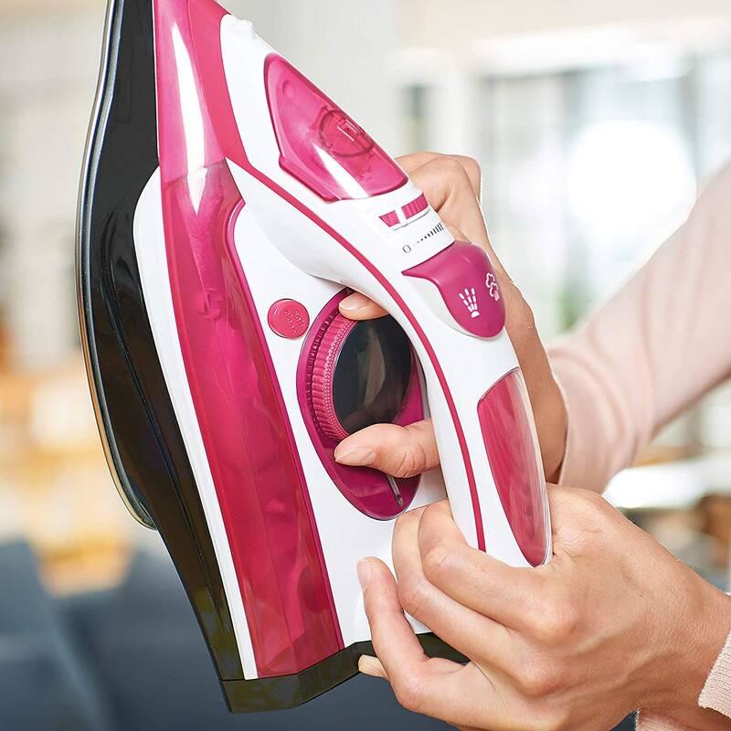 Žehlička Black Decker BXIR2602E bílá růžová