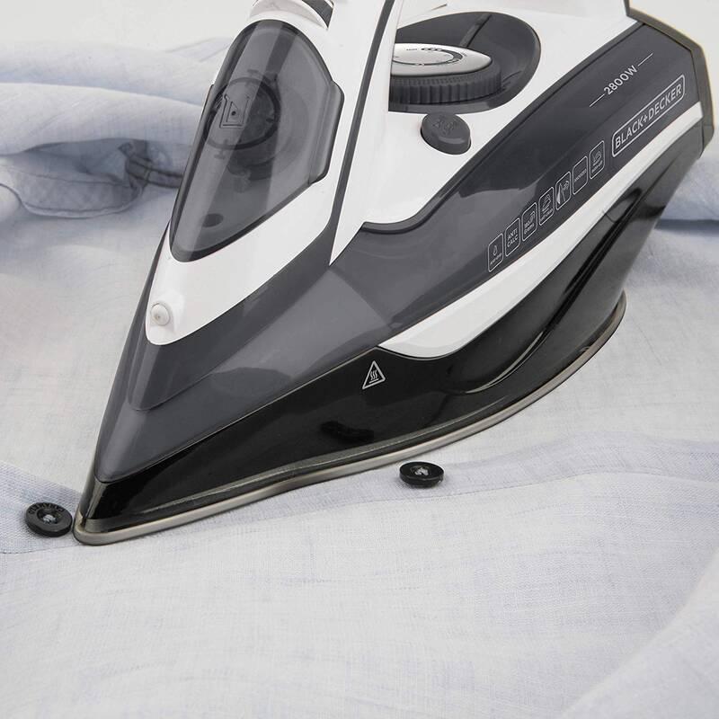 Žehlička Black Decker BXIR2802E černá bílá