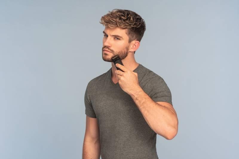 Zastřihovač vousů Remington MB3000 černý