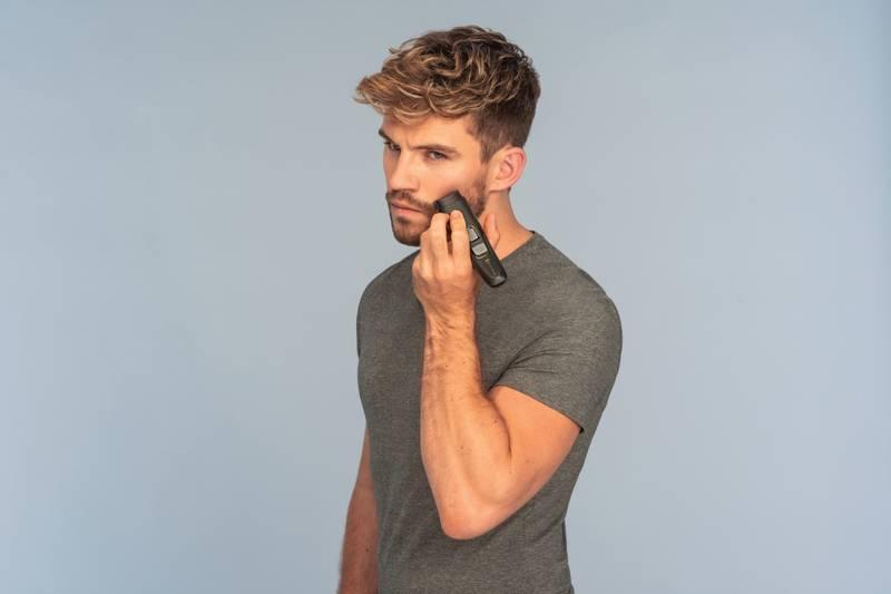 Zastřihovač vousů Remington MB3000 černý