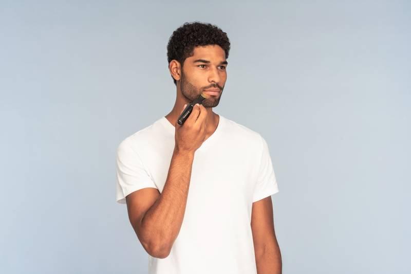 Zastřihovač vousů Remington MB7000 černý