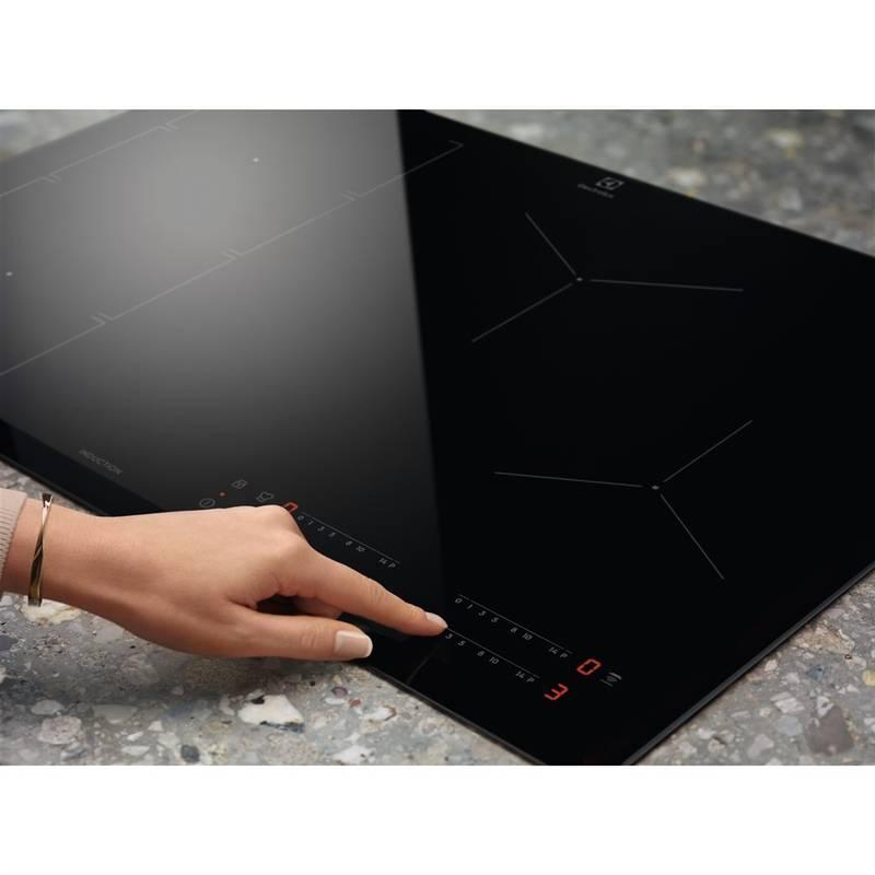 Indukční varná deska Electrolux EIS82449 černá