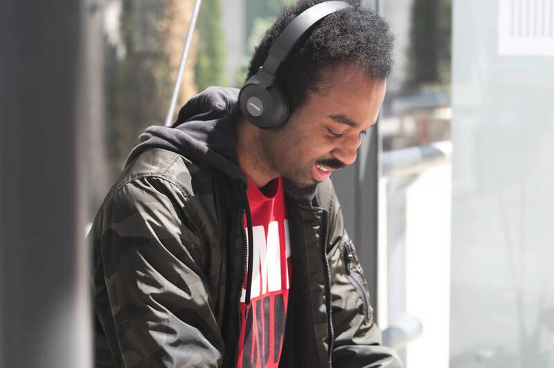 Sluchátka Koss BT 330i černá