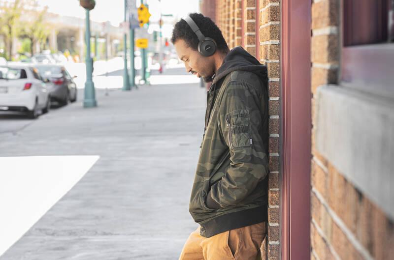 Sluchátka Koss BT 330i černá