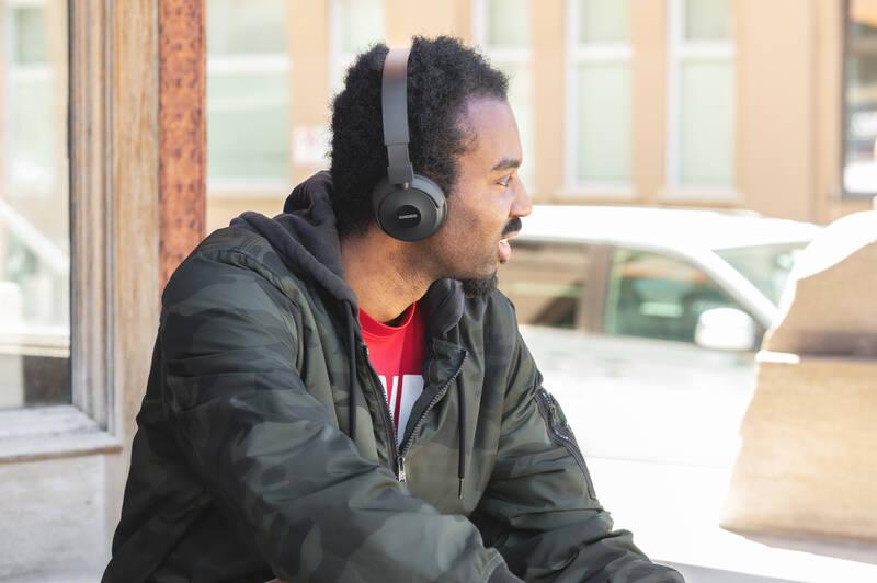 Sluchátka Koss BT 330i černá