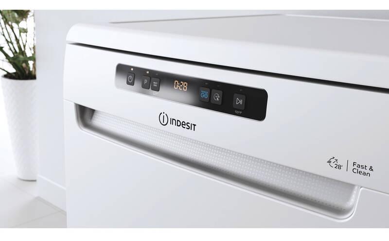 Myčka nádobí Indesit DFO 3C26 bílá