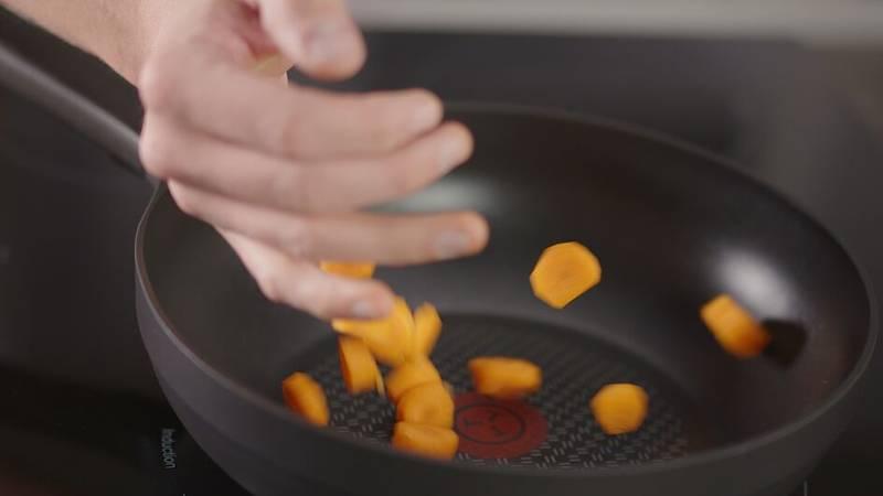 Pánev WOK Tefal Trattoria G6057574