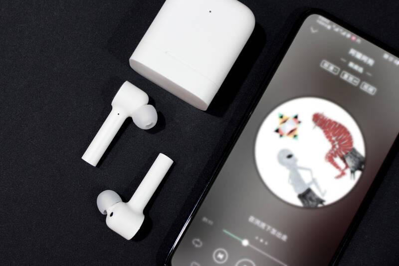 Sluchátka Xiaomi Mi True Wireless Earphones Lite bílá