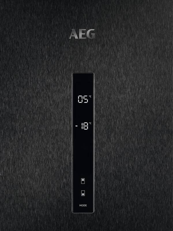 Chladnička s mrazničkou AEG Mastery RCB736D5MB černá