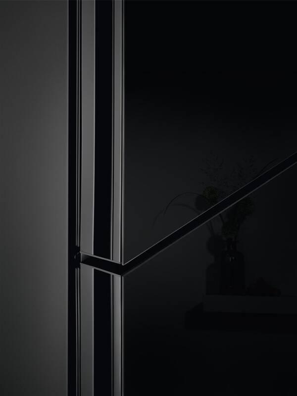 Chladnička s mrazničkou Electrolux LNT7ME34K1 černá