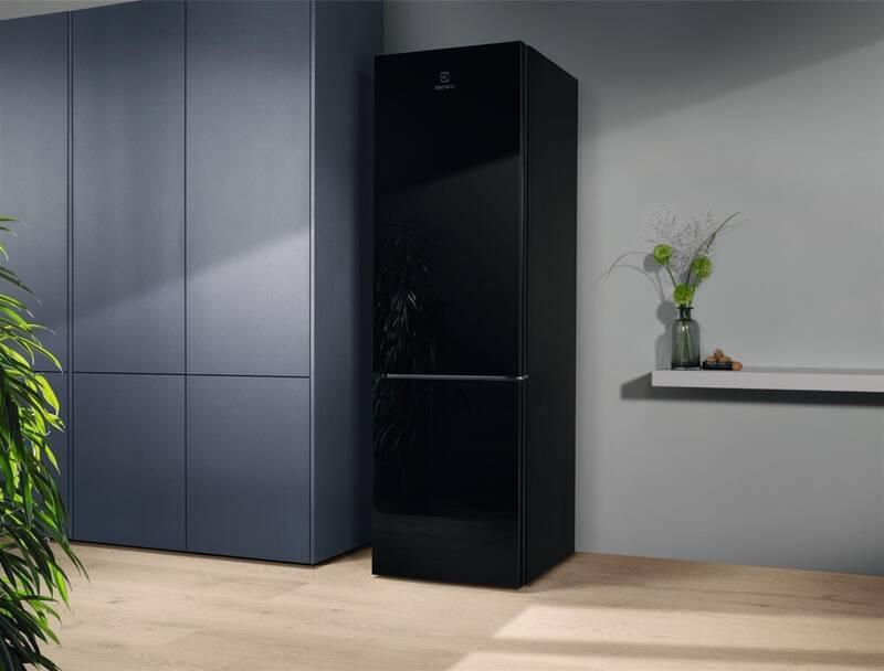 Chladnička s mrazničkou Electrolux LNT7ME34K1 černá