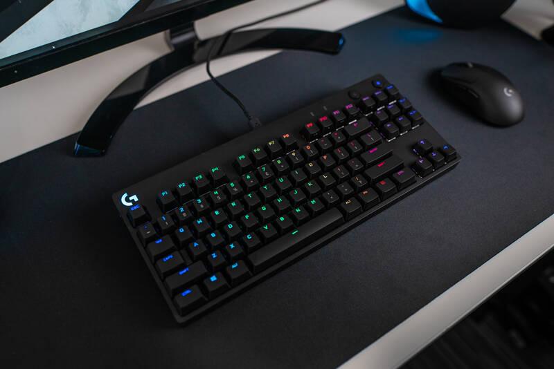 Klávesnice Logitech G Pro, GX Blue Clicky, US Layout černá