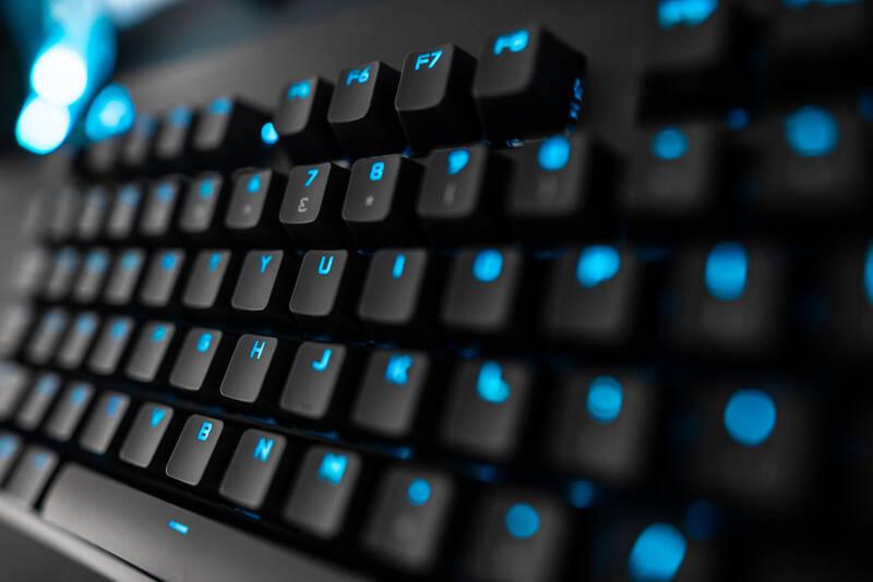 Klávesnice Logitech G Pro, GX Blue Clicky, US Layout černá