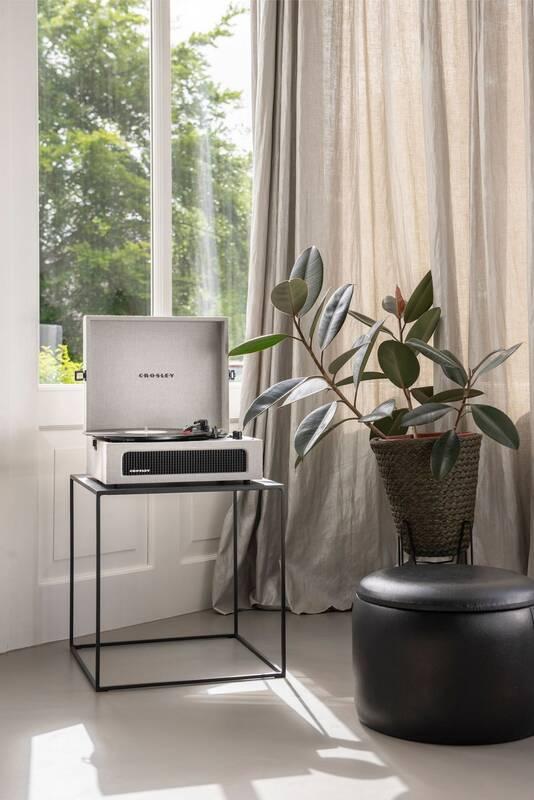 Gramofon Crosley Voyager šedý