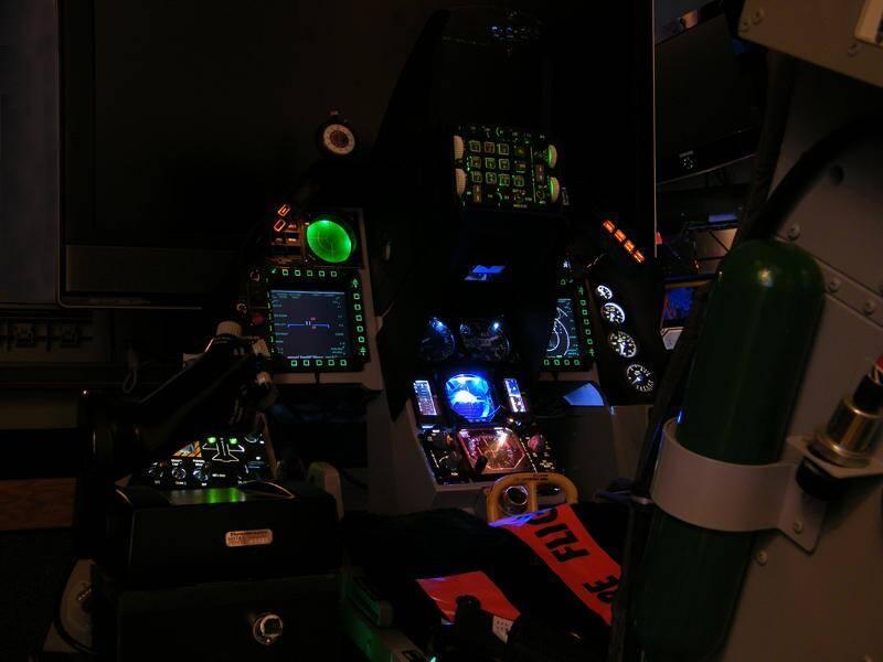 Thrustmaster navigační panely MFD Cougar Pack - replika US Air Force F-16 MFD