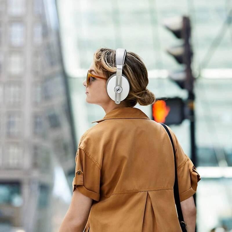 Sluchátka Sennheiser Momentum 3 Wireless bílá