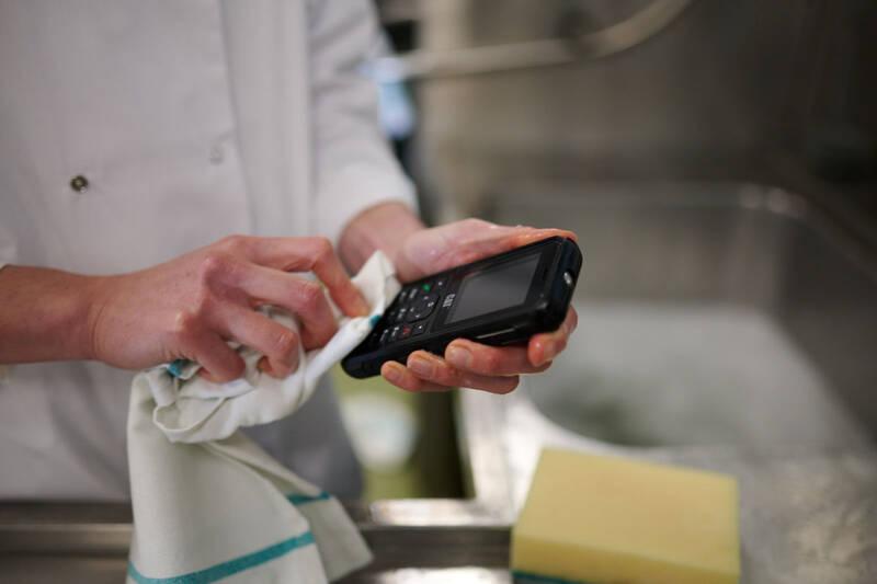 Mobilní telefon Caterpillar CAT B40 Dual Sim černý