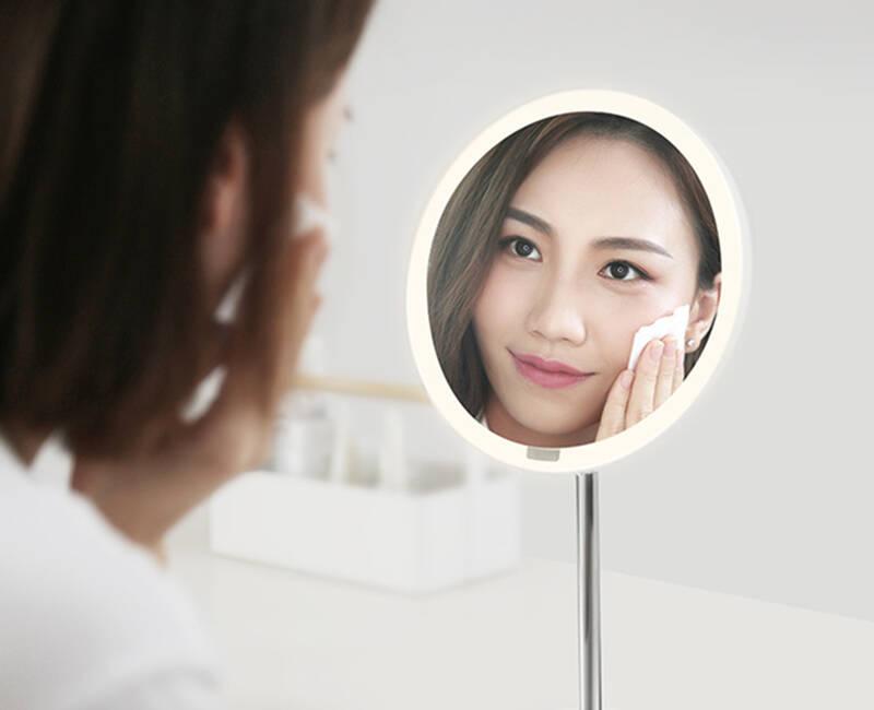 Stolní LED lampička Yeelight Sensor Makeup Mirror stříbrná