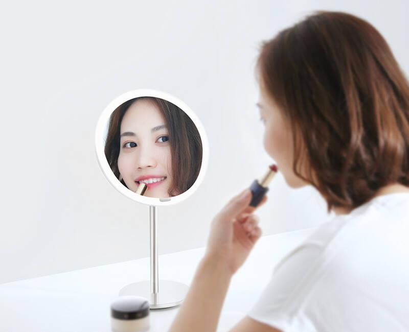 Stolní LED lampička Yeelight Sensor Makeup Mirror stříbrná