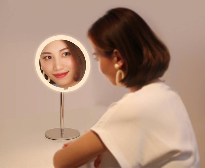 Stolní LED lampička Yeelight Sensor Makeup Mirror stříbrná