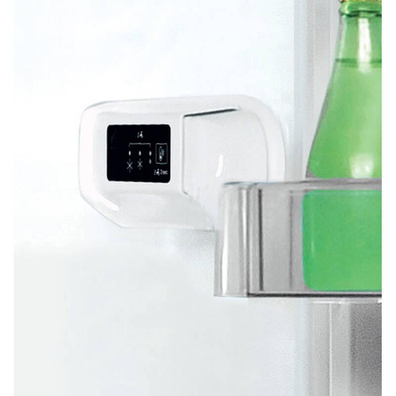 Chladnička s mrazničkou Indesit LI7 S1E S stříbrné