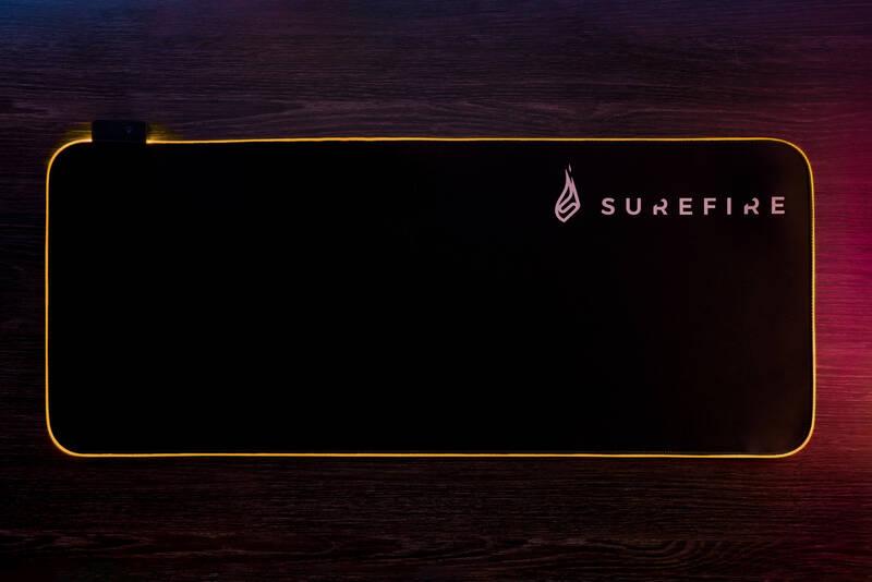 Podložka pod myš SureFire Silent Flight RGB-680, 68 x 28 cm černá