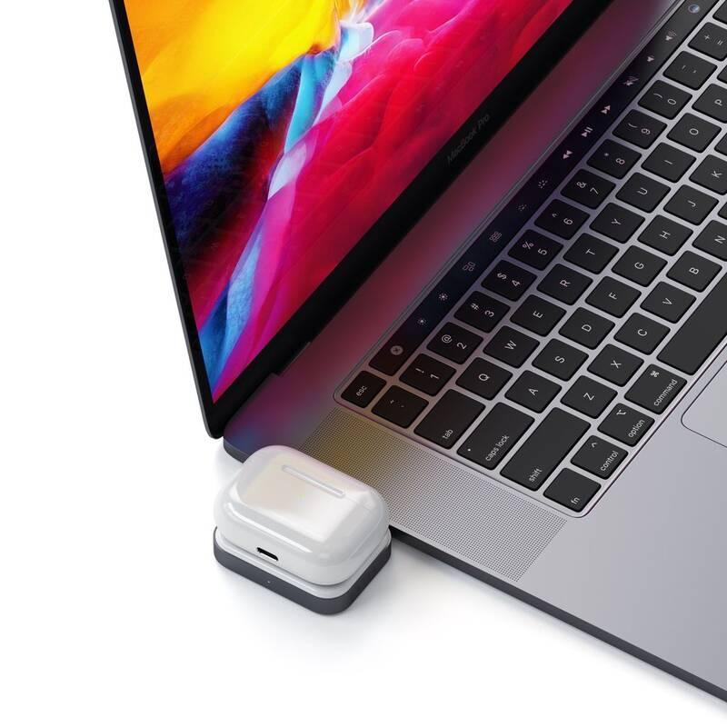 Bezdrátová nabíječka Satechi USB-C Dock pro AirPods šedá