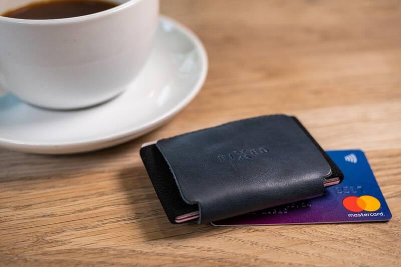 Peněženka FIXED Tiny Wallet pro AirTag z pravé hovězí kůže modrá