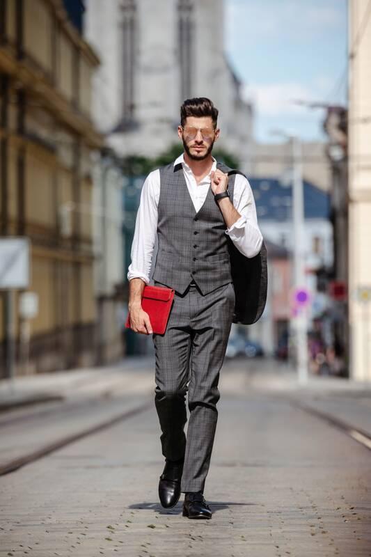 Pouzdro FIXED Oxford na Apple MacBook Pro 15" červené