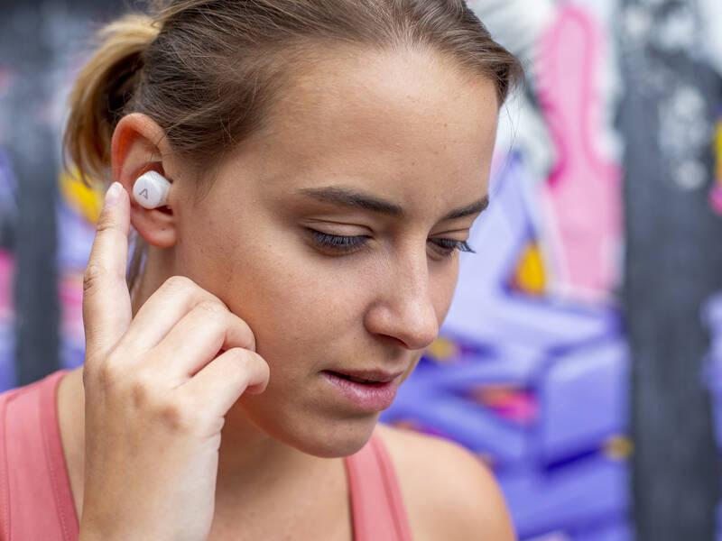 Sluchátka LAMAX Dots2 Touch Wireless Charging bílá