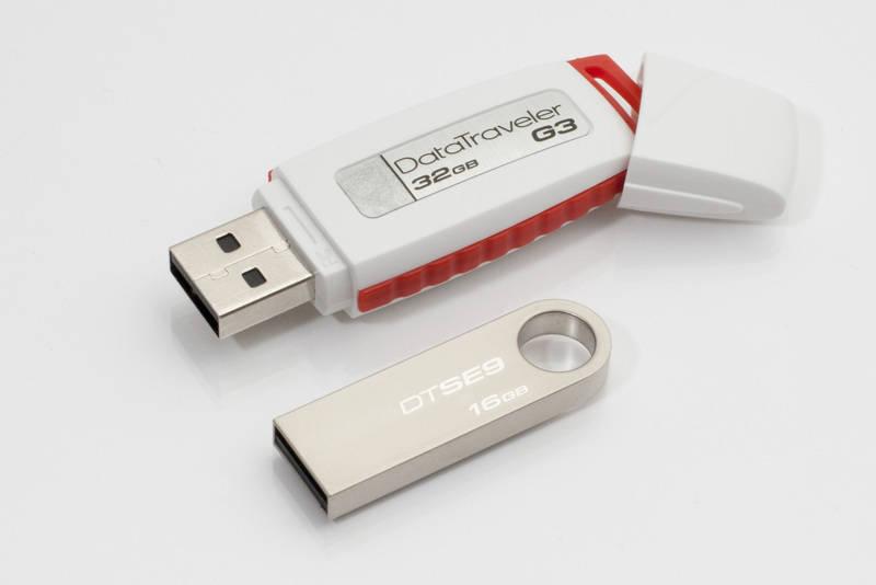USB Flash Kingston DataTraveler SE9 32GB kovový