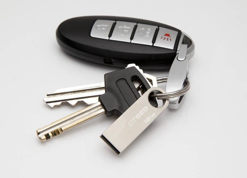 USB Flash Kingston DataTraveler SE9 32GB kovový