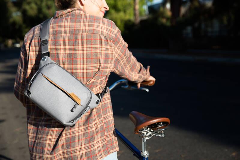 Brašna Peak Design Everyday Sling 3L šedá