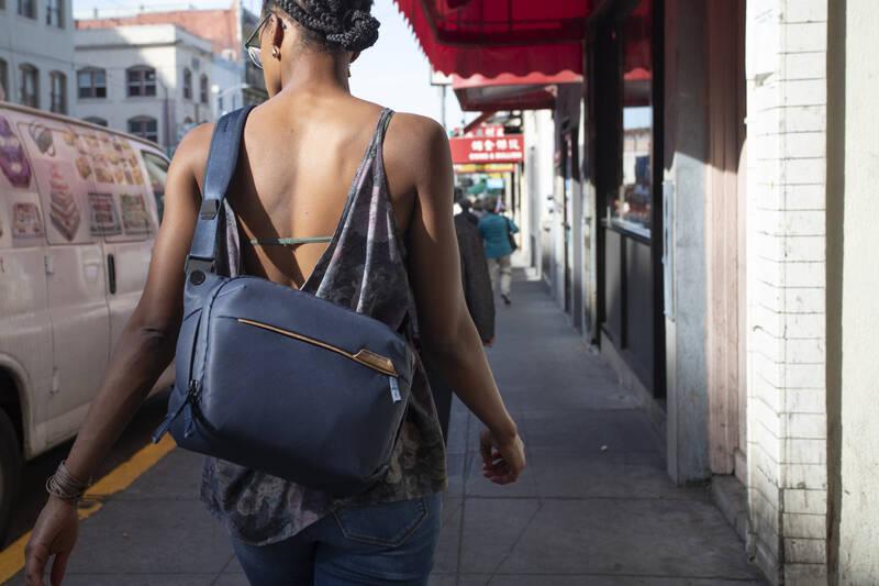 Brašna Peak Design Everyday Sling 6L modrá