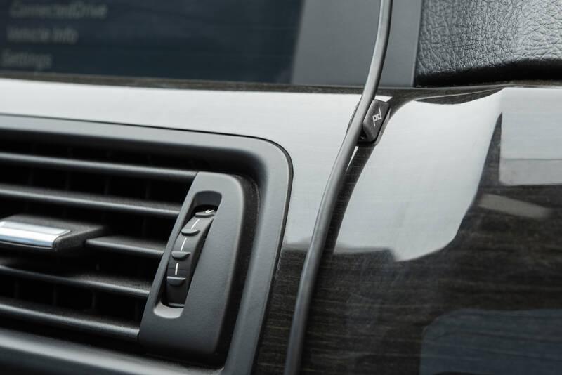 Držák na mobil Peak Design Car Mount Charging černý