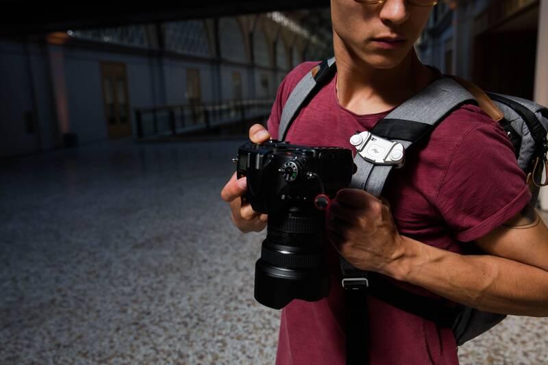 Držák Peak Design Capture stříbrný