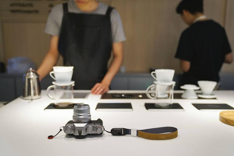 Popruh Peak Design Cuff šedý